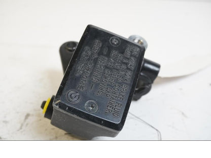 Baksidan på Bromshuvudcylinder från en Yamaha MT-07 -2014 motorcykel.