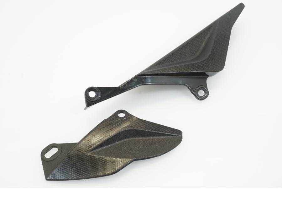 Framsidan på Kedjeskydd från en Aprilia RSV 1000 -2004 motorcykel.