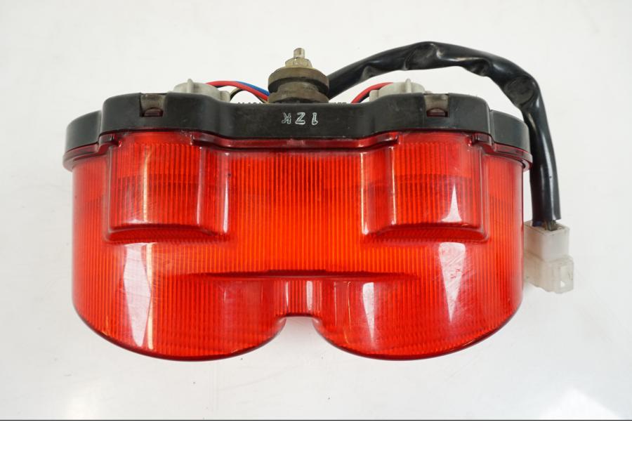 Snett nerifrån på Baklampa från en Kawasaki ZX-6R -2002 motorcykel.