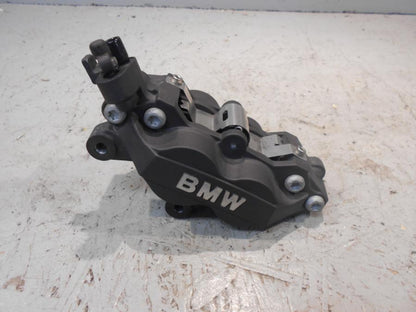 Framsidan på Bromsok från en BMW K 1600 -2015 motorcykel.