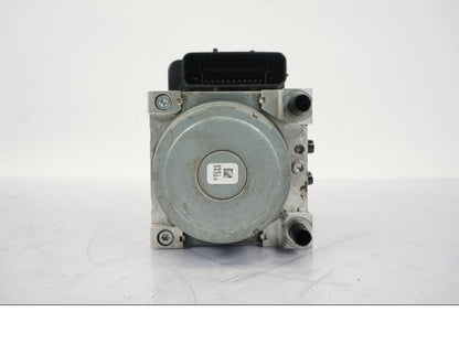 Vänster sida på ABS Modulator från en BMW R 1250 GS -2019 motorcykel.