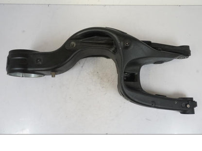 Höger sida på Sving från en KTM 1290 Super Duke -2019 motorcykel.