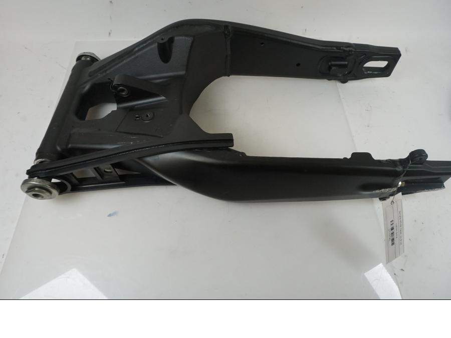 Framsidan på Sving från en Yamaha MT-09 Tracer -2021 motorcykel.