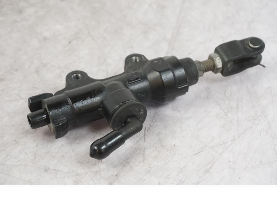 Vänster sida på Bromshuvudcylinder från en Buell 1125 R -2008 motorcykel.