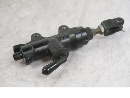 Vänster sida på Bromshuvudcylinder från en Buell 1125 R -2008 motorcykel.