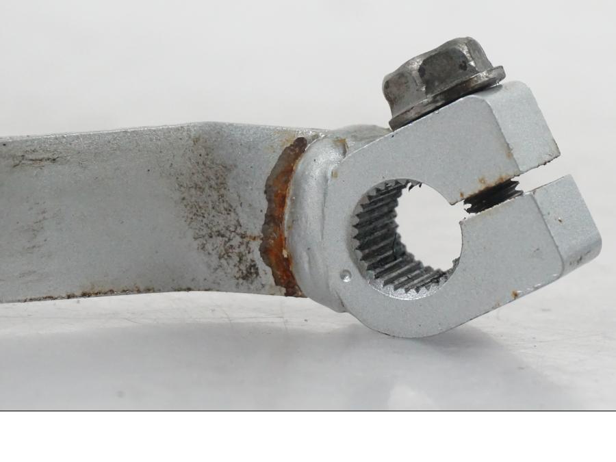 Snett uppifrån på Växelpedal från en Kawasaki ER-6N ABS -2010 motorcykel.