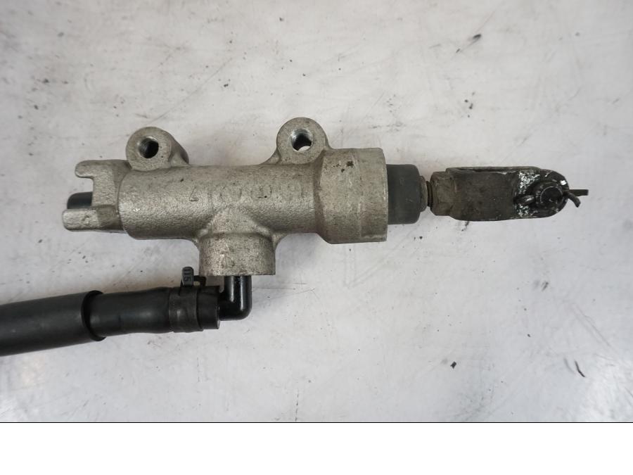 Höger sida på Bromshuvudcylinder från en Kawasaki ER-6F -2010 motorcykel.