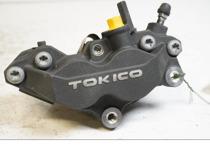 Framsidan på Bromsok från en Suzuki GSF 650 -2011 motorcykel.