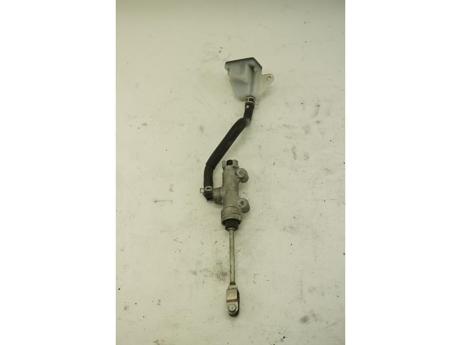 Framsidan på Bromshuvudcylinder från en Suzuki DL 1000 -2005 motorcykel.