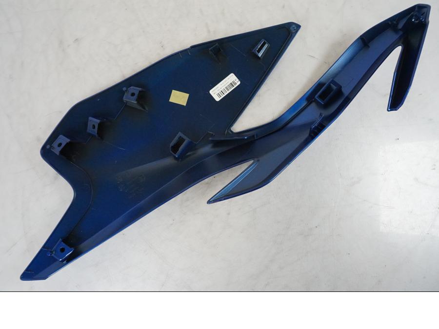 Snett uppifrån på Strålkastarkåpa från en BMW R 1250 RT -2021 motorcykel.