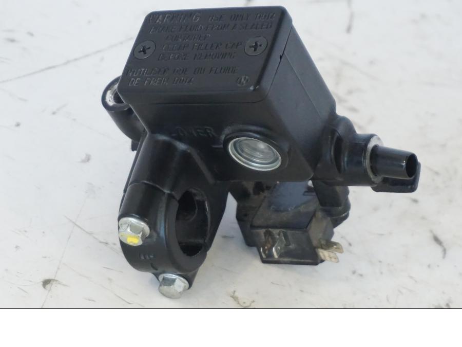 Höger sida på Bromshuvudcylinder från en Honda SH 300 A -2011 scooter.