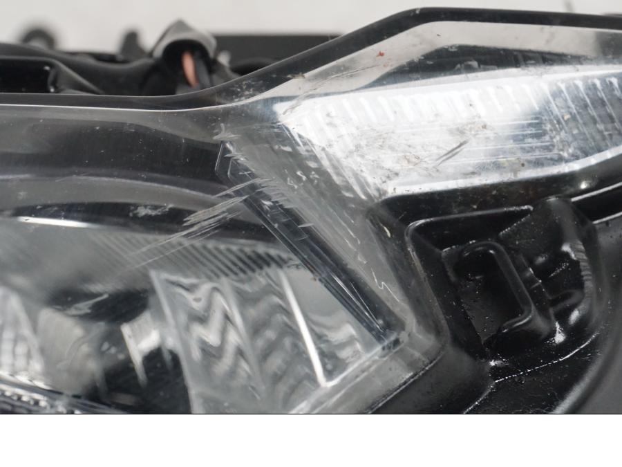 Baksidan på Strålkastare från en Honda CB 650 F Hornet -2017 motorcykel.