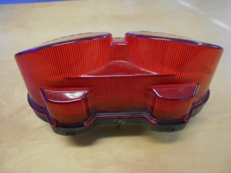 Baksidan på Baklampa från en Kawasaki ZX-9R -1998 motorcykel.