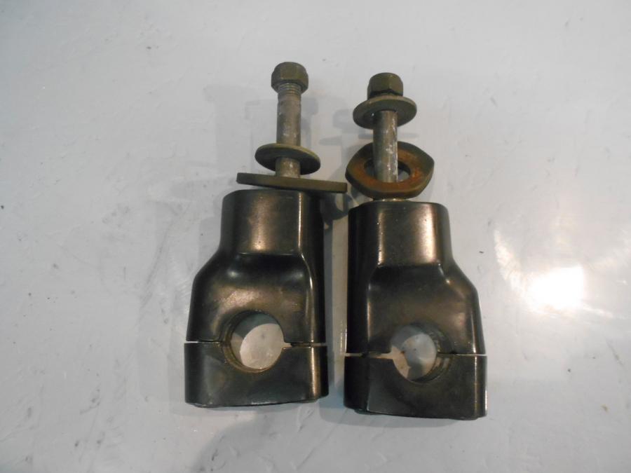 Baksidan på Styrfäste från en Yamaha FZS 1000 -2002 motorcykel.