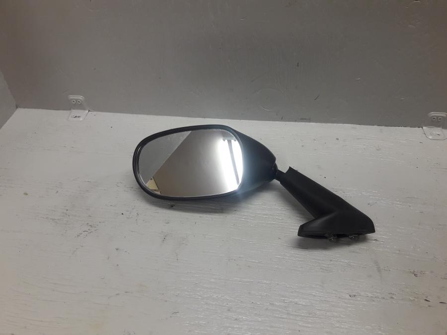 Framsidan på Backspegel från en Yamaha YZF 1000 R1 -1998 motorcykel.