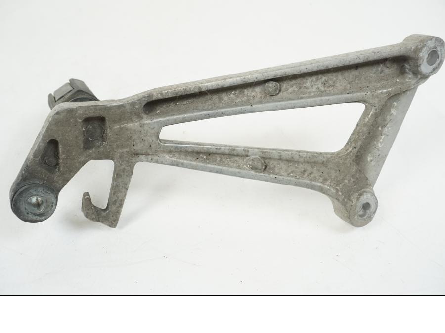 Extrabild1 på Fotpinnefäste från en Honda CBR 125 R -2006 motorcykel.