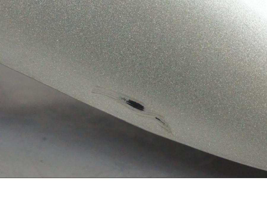 Extrabild1 på <p>Framskärm från Yamaha V-MAX 1200 1997.</p>

<p>Mindre ytliga repor finns se bilder.</p>

<p>Skavmärke se bild.</p> motorcykel.