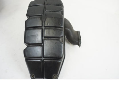 Höger sida på Luftburk från en Yamaha XVS 1100 -2004 motorcykel.