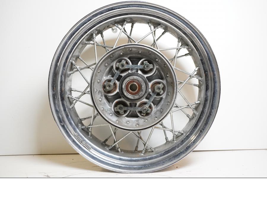 Extrabild2 på Fälg från en Yamaha XVS 1100 -2000 motorcykel.