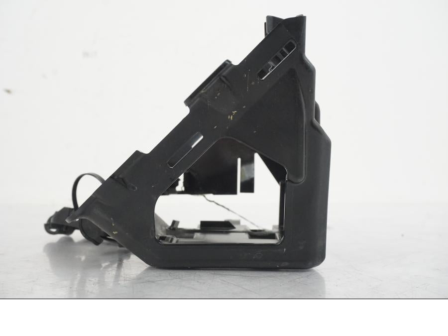 Snett nerifrån på ABS Låda från en BMW R 1250 GS -2021 motorcykel.