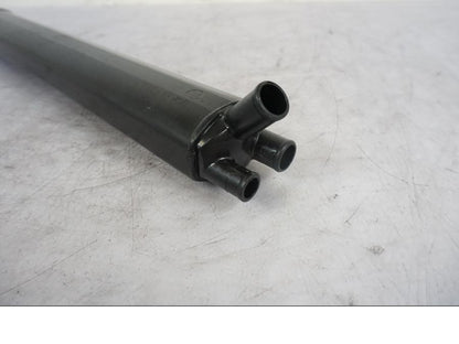 Snett uppifrån på Oljetank från en KTM 690 Duke -2014 motorcykel.