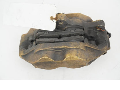 Baksidan på Bromsok från en Honda CBR 900 RR -2000 motorcykel.