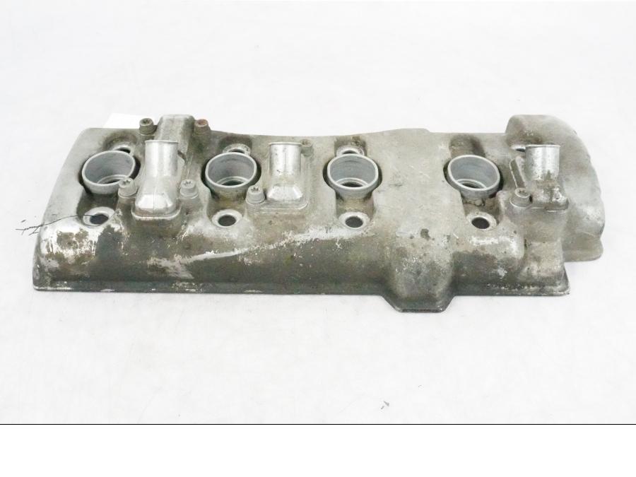 Höger sida på Ventilkåpa från en BMW K 1200 S -2005 motorcykel.