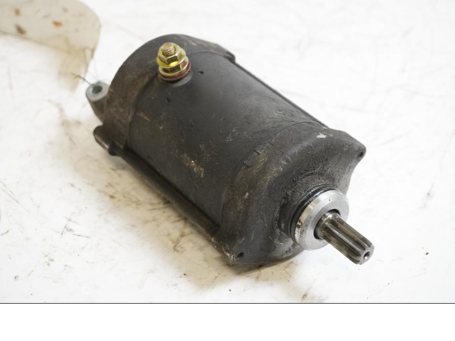 Framsidan på Startmotor från en Honda XL 1000 V -1999 motorcykel.