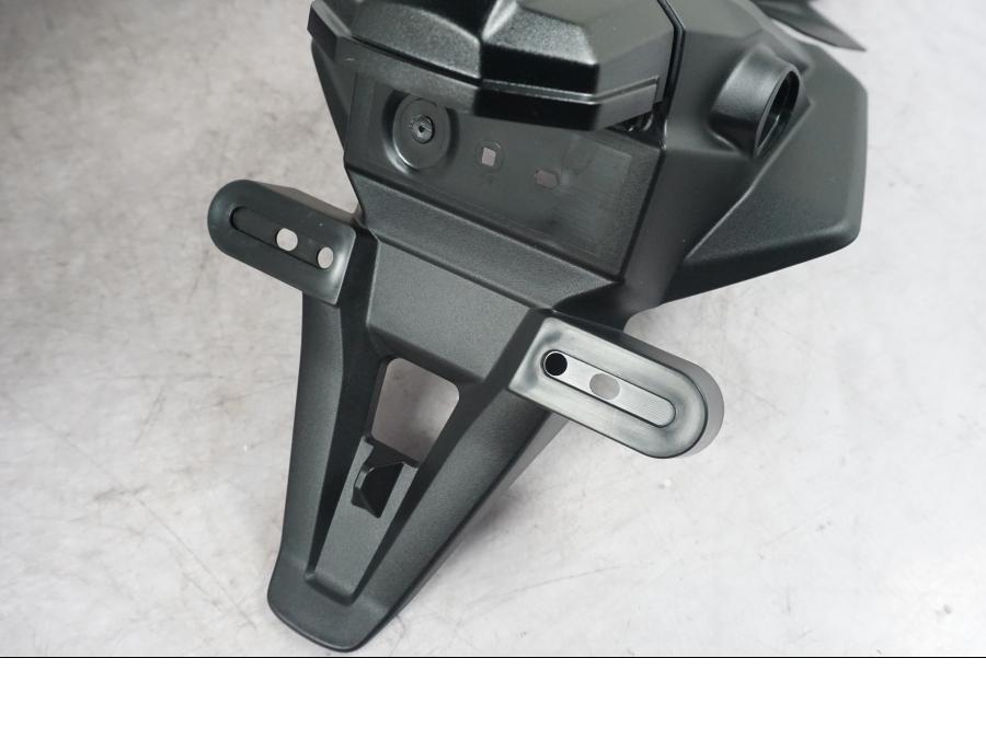 Höger sida på Skylthållare från en Yamaha MT-09 -2024 motorcykel.