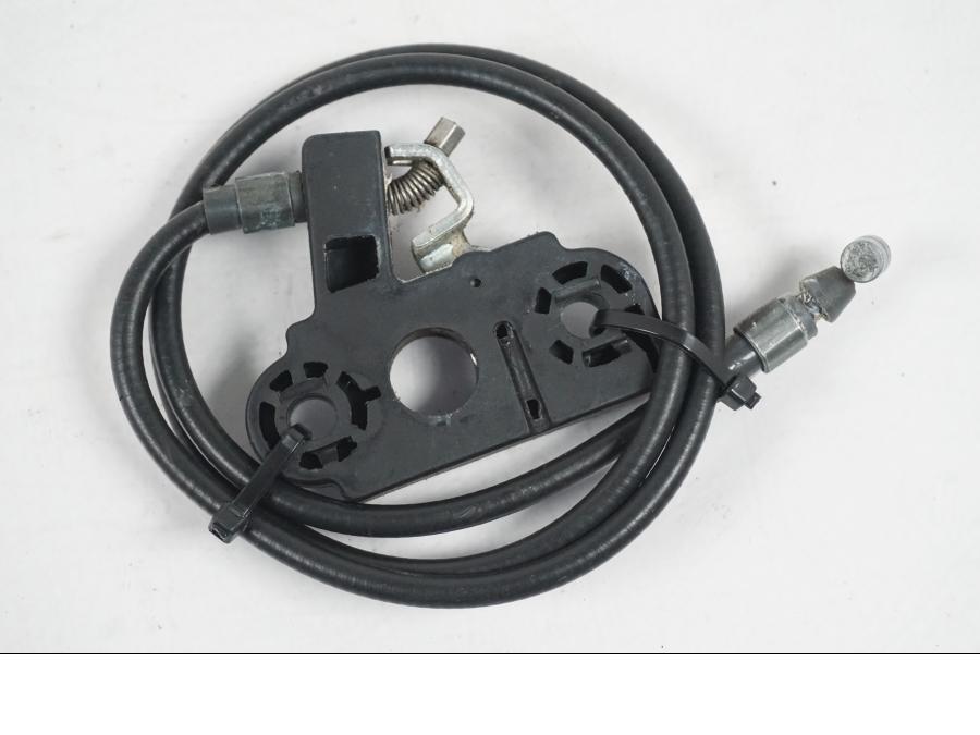 Höger sida på Sadellåsmekanism från en MV Agusta Dragster -2014 motorcykel.