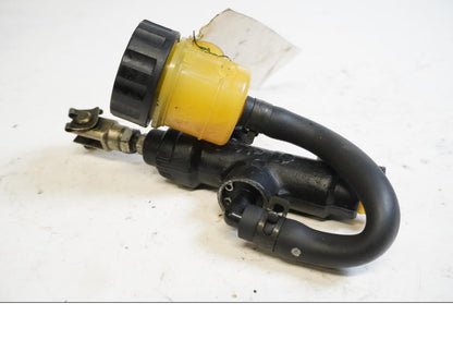 Framsidan på Bromshuvudcylinder från en Triumph Daytona 675 -2007 motorcykel.