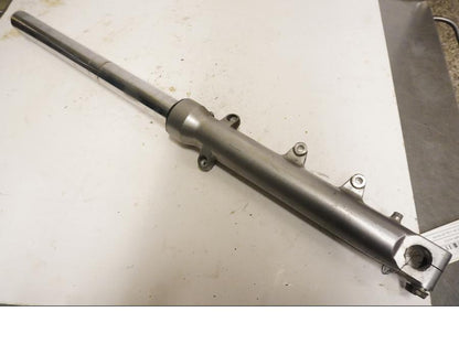 Framsidan på Gaffelben från en Honda CB 750 -1983 motorcykel.