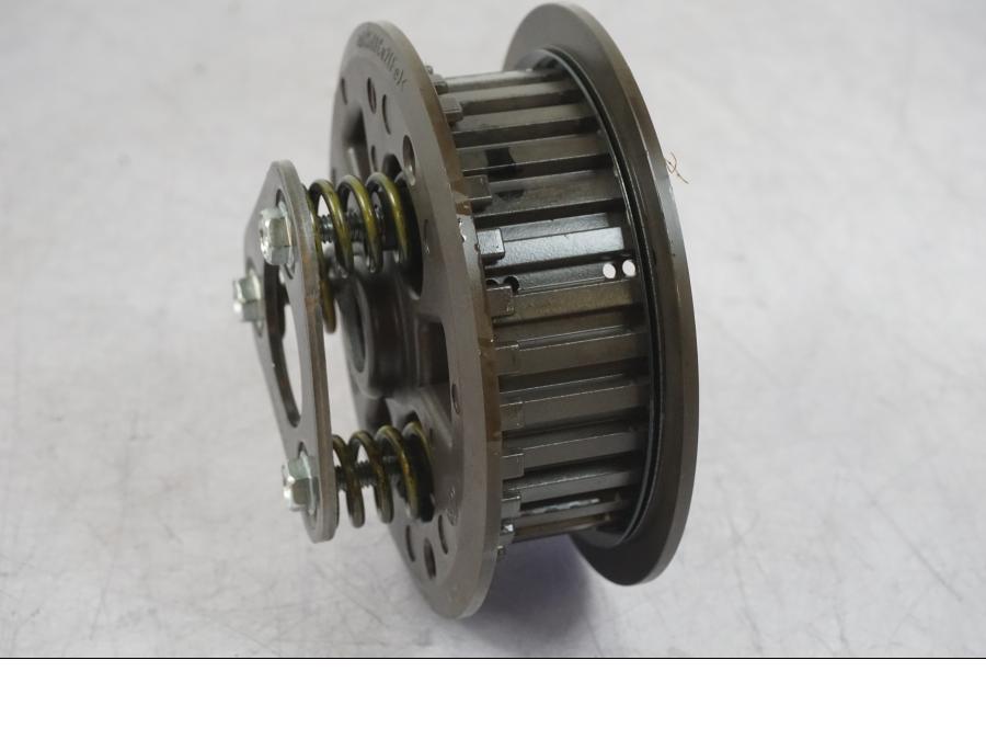 Vänster sida på Kopplingskorg från en BMW R 1200 GS -2018 motorcykel.