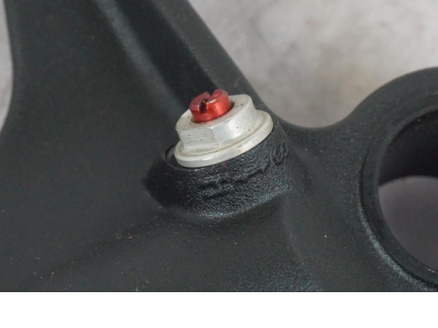 Snett uppifrån på Gaffelben från en Honda CBR 1000 RR -2007 motorcykel.