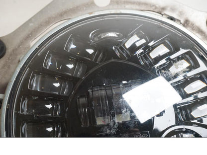 Höger sida på Strålkastare från en Indian Chieftain Dark Horse -2019 motorcykel.