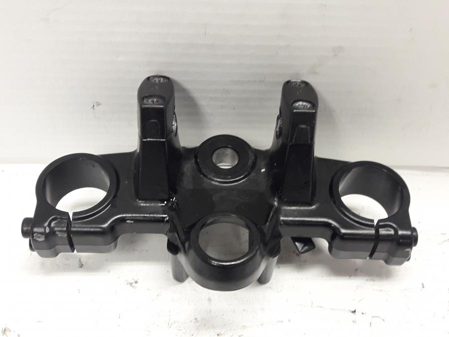 Framsidan på Gaffelkrona från en Kawasaki KLE 500 -2001 motorcykel.