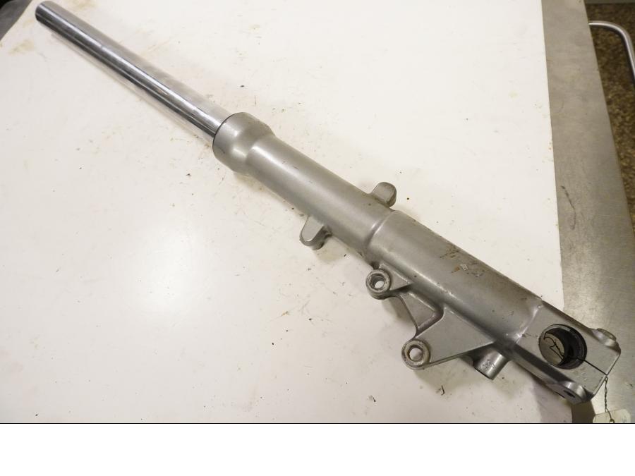 Framsidan på Gaffelben från en Kawasaki ZX-6R -1997 motorcykel.