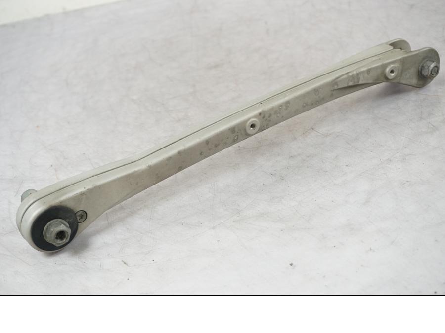 Framsidan på Länkarm från en BMW R 1200 R -2007 motorcykel.
