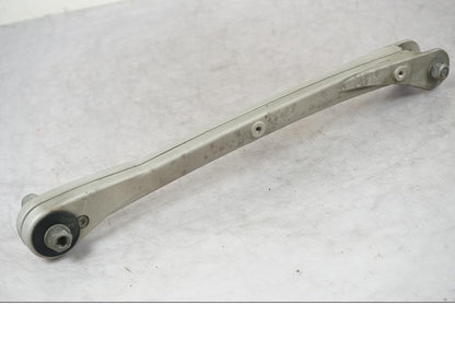 Framsidan på Länkarm från en BMW R 1200 R -2007 motorcykel.