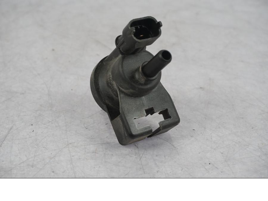 Baksidan på Fuel Evap System från en KTM 1290 Super Adventure R -2018 motorcykel.