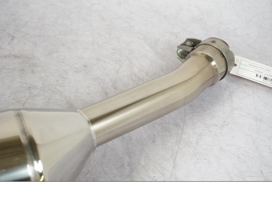 Snett uppifrån på Ljuddämpare från en Yamaha FJR 1300 -2007 motorcykel.
