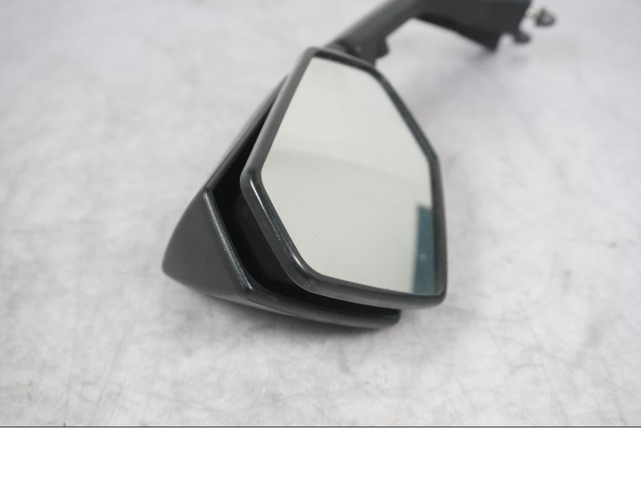 Höger sida på Backspegel från en Kawasaki ZX-10R -2008 motorcykel.