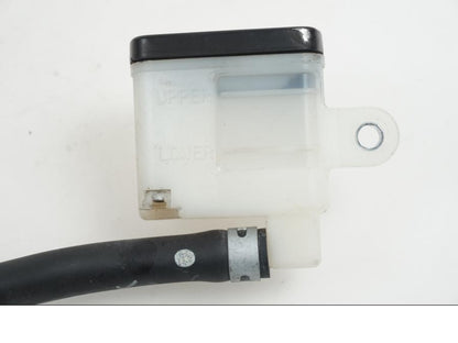 Snett uppifrån på Bromsvätskebehållare från en Suzuki GSX-R 1000 -2007 motorcykel.