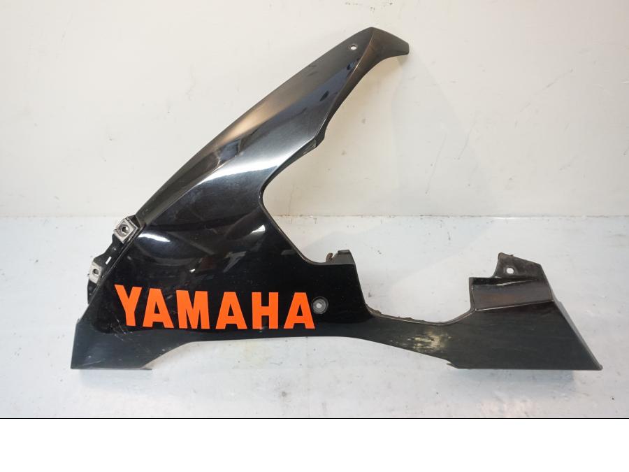 Framsidan på Magkåpa från en Yamaha YZF 1000 R1 -2006 motorcykel.