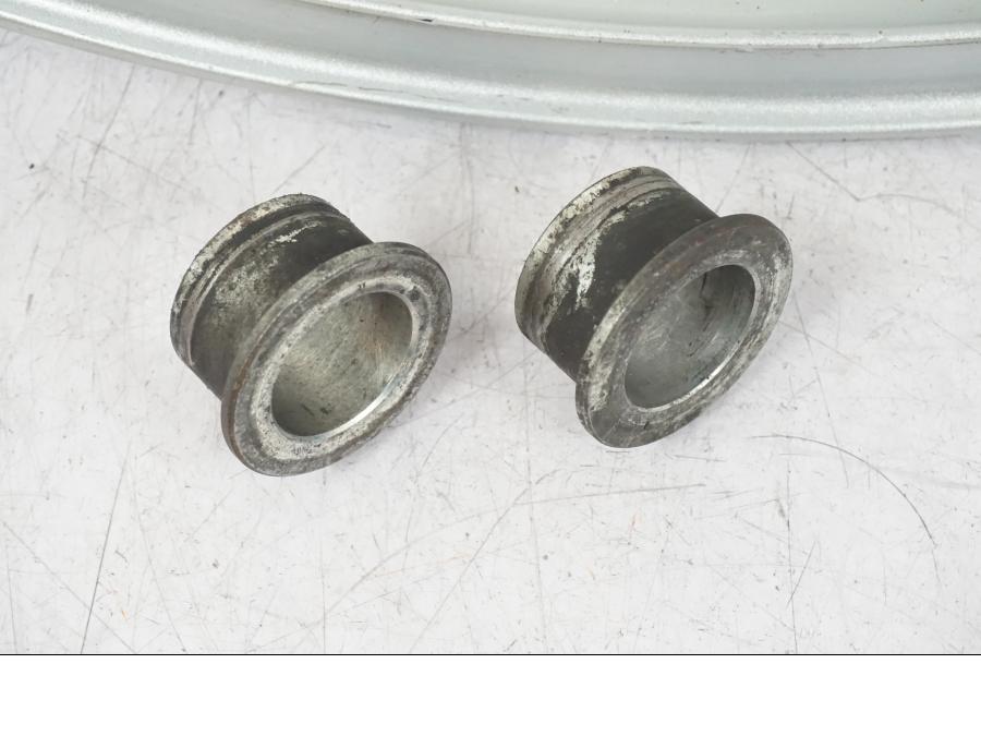 Baksidan på Fälg från en Kawasaki ZX-12R -2000 motorcykel.