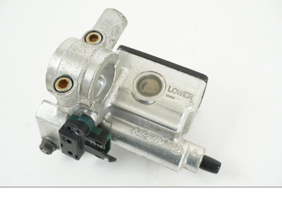 Höger sida på Kopplingshuvudcylinder från en Kawasaki VN 1500 Mean Streak -2002 motorcykel.