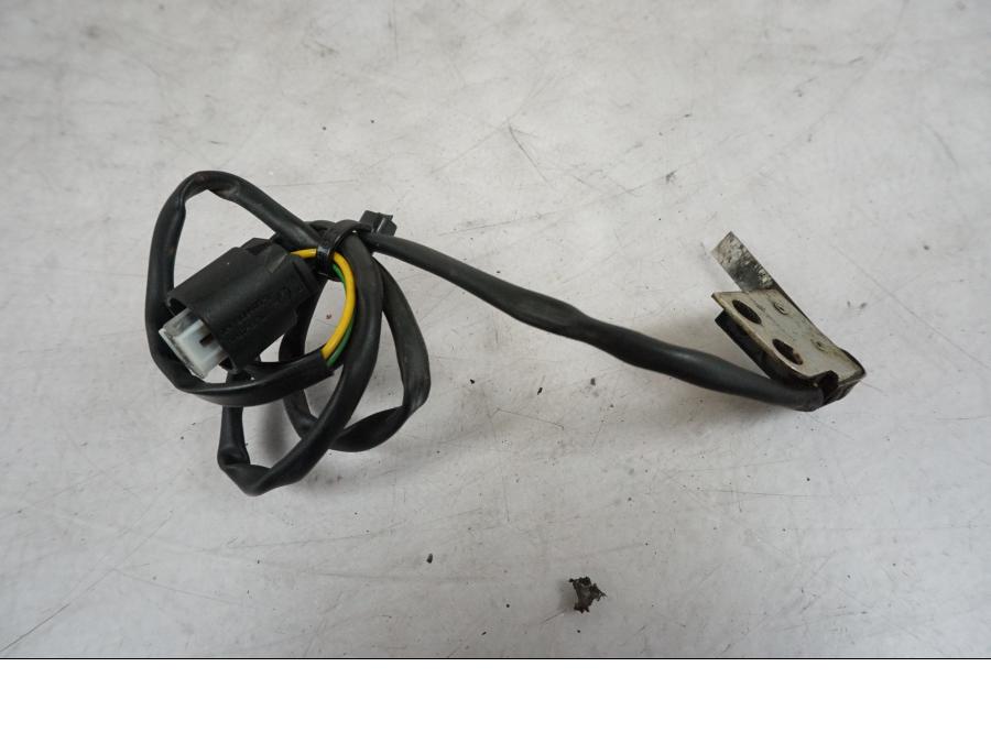 Baksidan på Bromsljuskontakt från en BMW R 850 R -2004 motorcykel.