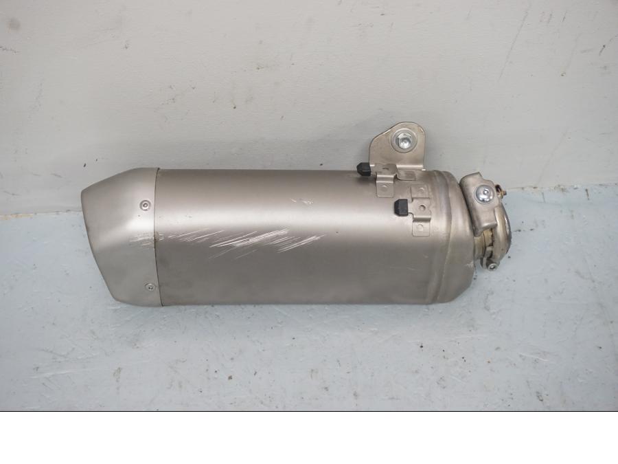 Framsidan på Ljuddämpare från en Yamaha YZF 1000 R1 -2017 motorcykel.