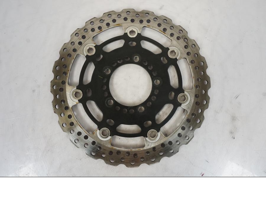 Snett uppifrån på Bromsskiva från en Kawasaki ER-6F -2010 motorcykel.