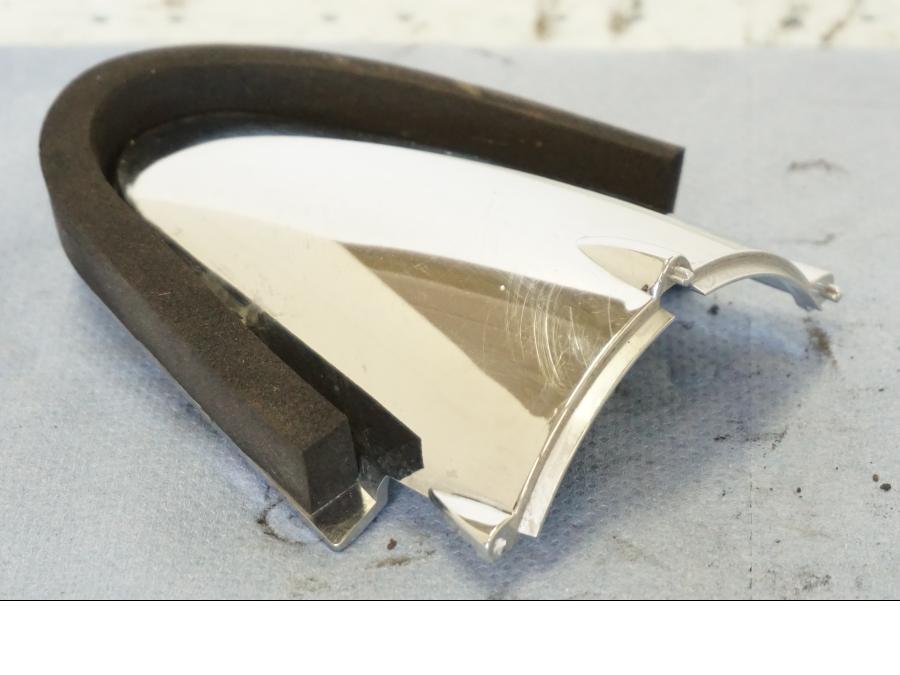 Vänster sida på Instrumentkåpa från en Suzuki GSX 1300 BK -2008 motorcykel.